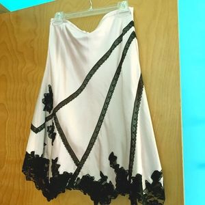 BCBGMaxAzria Knee Length Skirt: SZ 4